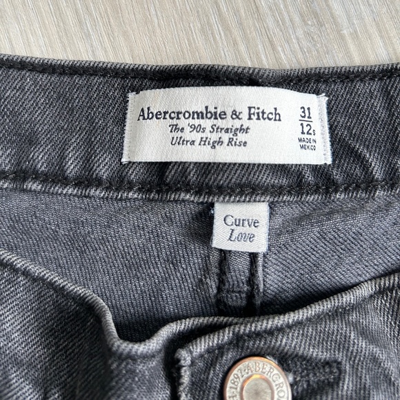ABERCROMBIE 90S STRAIGHT ULTRA HIGH RISE JEANS - Picture 2 of 4